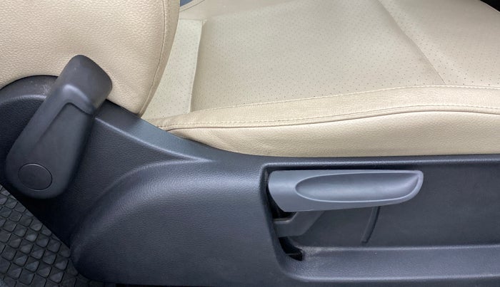2017 Skoda Rapid STYLE 1.6 MPI MT, Petrol, Manual, 41,578 km, Driver Side Adjustment Panel