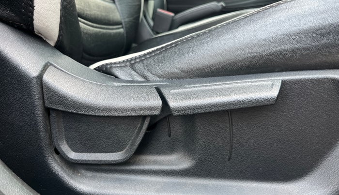 2023 Hyundai NEW I20 Sportz 1.2 IVT, Petrol, Automatic, 59,179 km, Driver Side Adjustment Panel