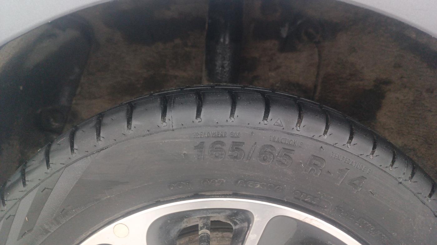 2018 Hyundai Grand i10 SPORTZ AT 1.2 KAPPA VTVT, Petrol, Automatic, 39,170 km, Right Rear Tyre Tread