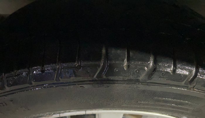 2013 Honda Brio VX AT, Petrol, Automatic, 97,665 km, Right Rear Tyre Tread