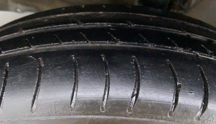 2013 Maruti Wagon R 1.0 LXI, Petrol, Manual, 39,951 km, Right Front Tyre Tread