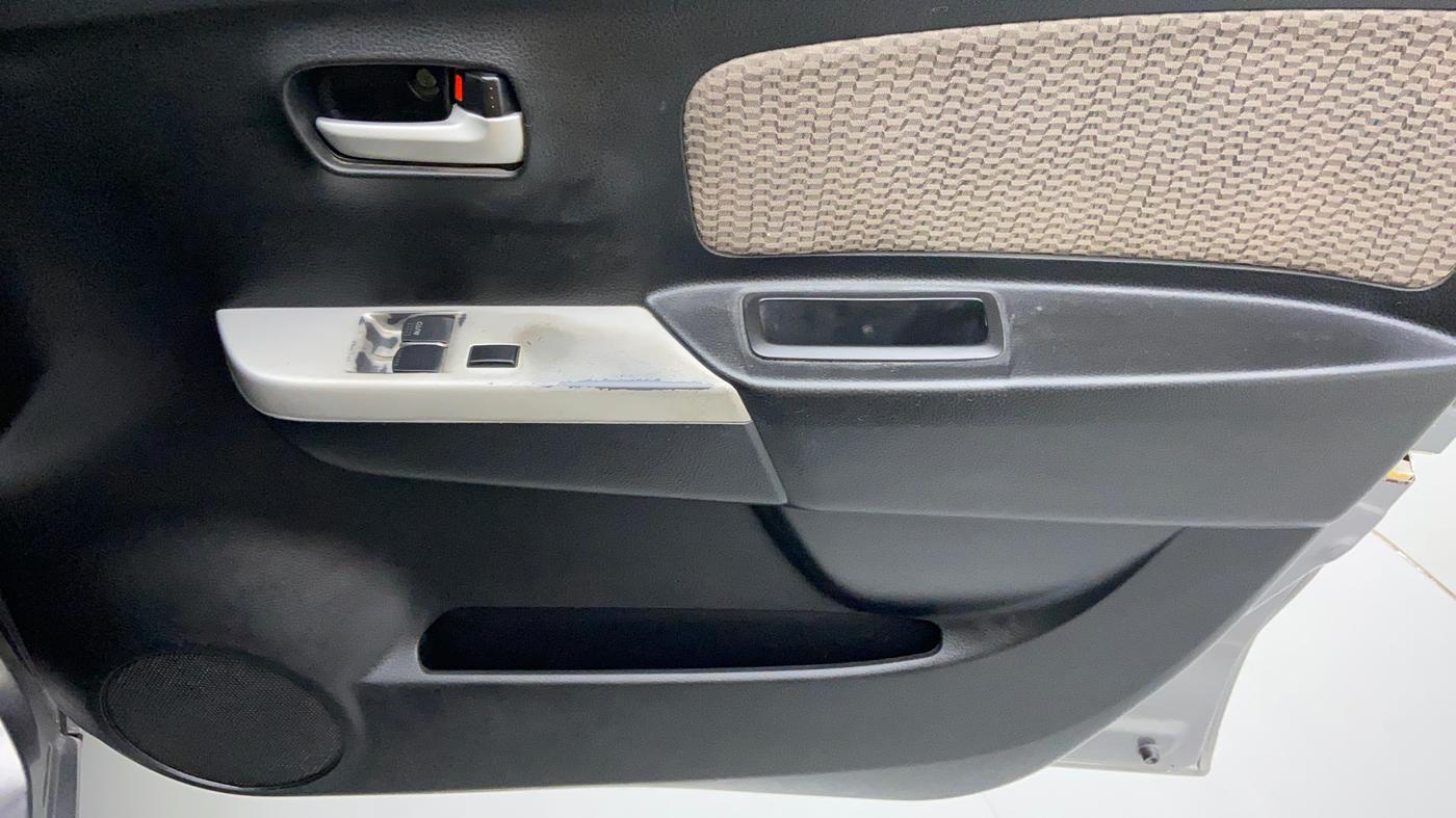 2013 Maruti Wagon R 1.0 LXI, Petrol, Manual, 39,951 km, Driver Side Door Panels Control