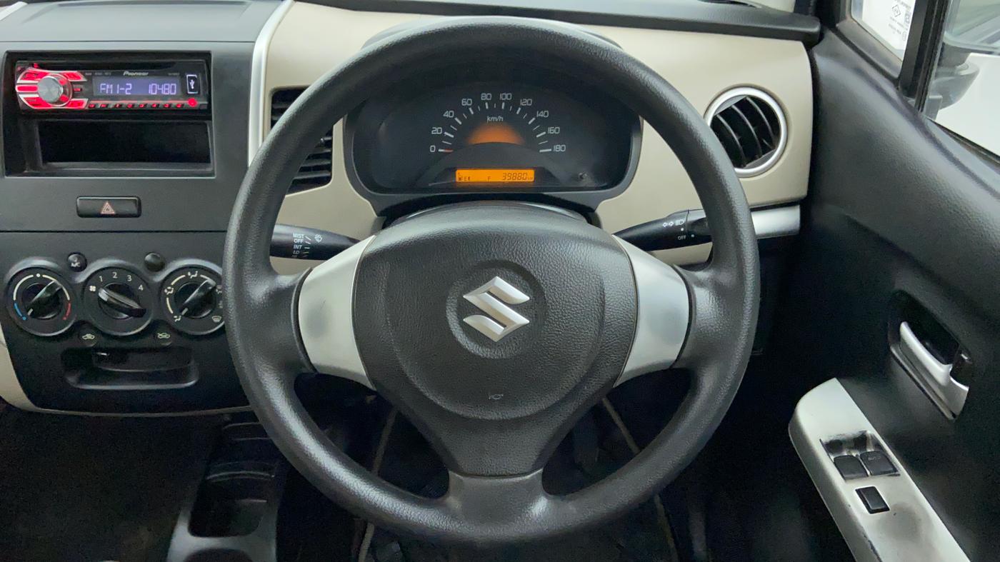 2013 Maruti Wagon R 1.0 LXI, Petrol, Manual, 39,951 km, Steering Wheel Close Up