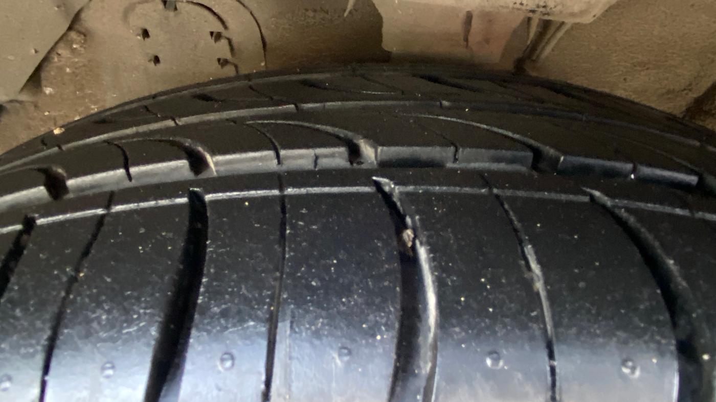 2013 Hyundai Verna FLUIDIC 1.6 CRDI SX, Diesel, Manual, 1,19,448 km, Left Front Tyre Tread