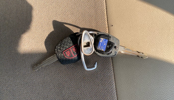 2013 Maruti Swift Dzire VDI, Diesel, Manual, 1,12,188 km, Key Close Up