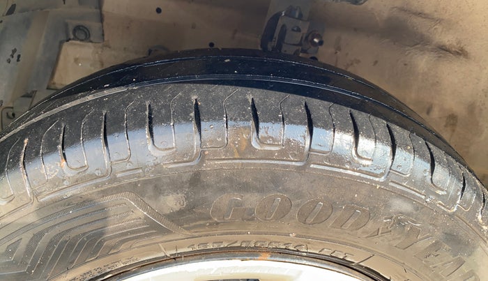 2013 Maruti Swift Dzire VDI, Diesel, Manual, 1,12,188 km, Left Front Tyre Tread