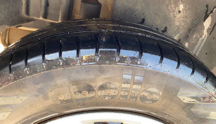 2013 Maruti Swift Dzire VDI, Diesel, Manual, 1,12,188 km, Right Rear Tyre Tread