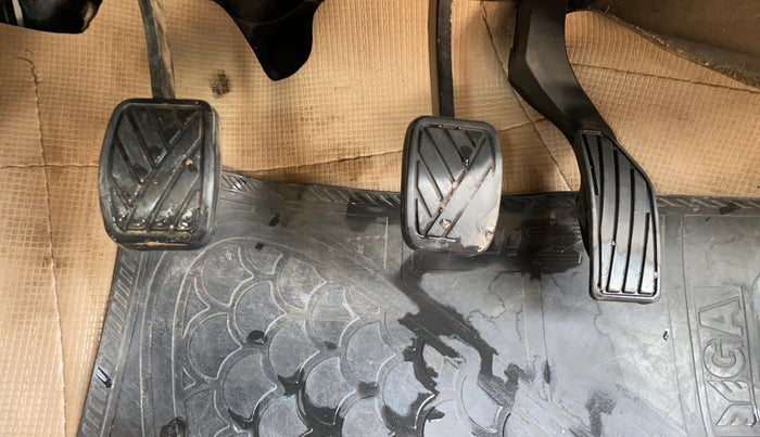 2013 Maruti Swift Dzire VDI, Diesel, Manual, 1,12,188 km, Pedals