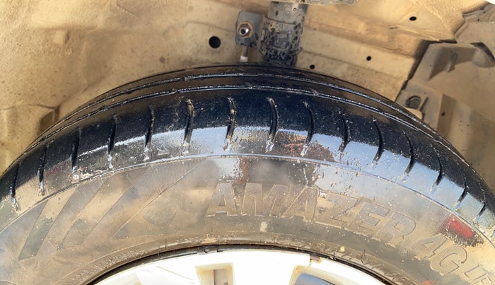 2013 Maruti Swift Dzire VDI, Diesel, Manual, 1,12,188 km, Right Front Tyre Tread