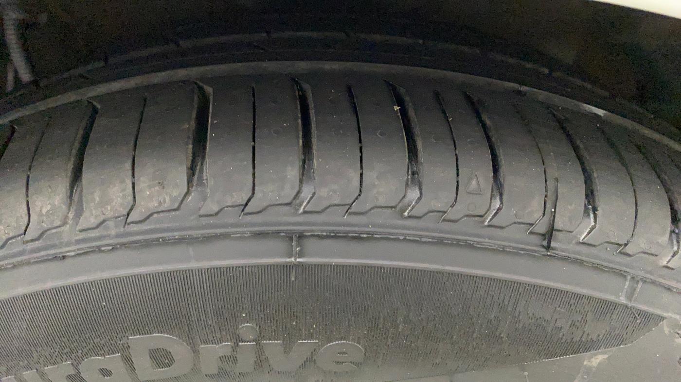 2013 Hyundai Verna FLUIDIC 1.6 EX CRDI AT, Diesel, Automatic, 87,578 km, Right Front Tyre Tread