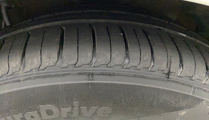2013 Hyundai Verna FLUIDIC 1.6 EX CRDI AT, Diesel, Automatic, 87,578 km, Right Front Tyre Tread