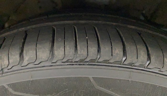 2013 Hyundai Verna FLUIDIC 1.6 EX CRDI AT, Diesel, Automatic, 87,578 km, Left Front Tyre Tread