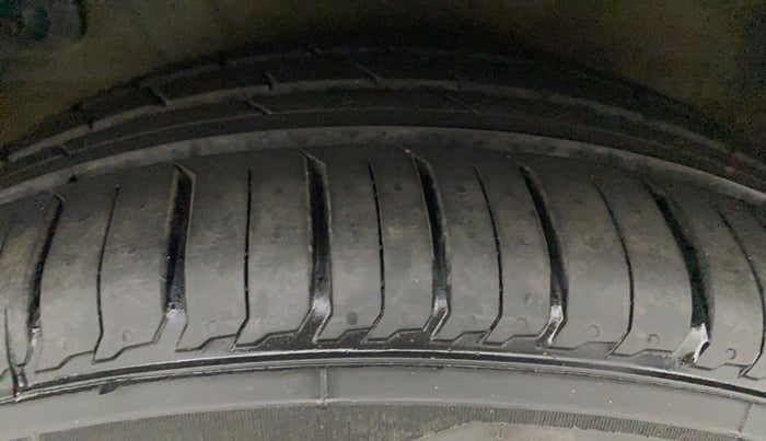 2013 Hyundai Verna FLUIDIC 1.6 EX CRDI AT, Diesel, Automatic, 87,578 km, Right Rear Tyre Tread