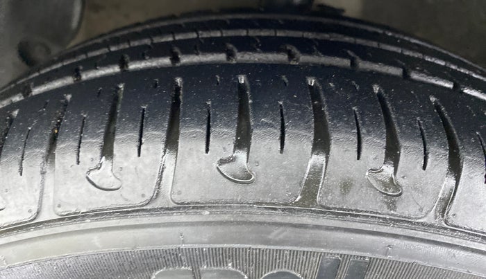 2015 Hyundai Grand i10 ASTA 1.2 AT VTVT, Petrol, Automatic, 57,941 km, Left Front Tyre Tread