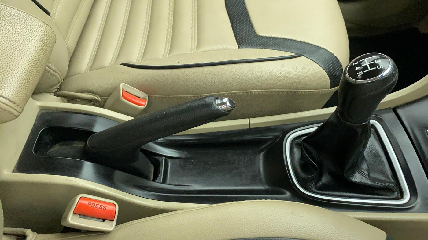 2017 Maruti Ciaz DELTA 1.3 DDIS SHVS, Diesel, Manual, 85,766 km, Gear Lever