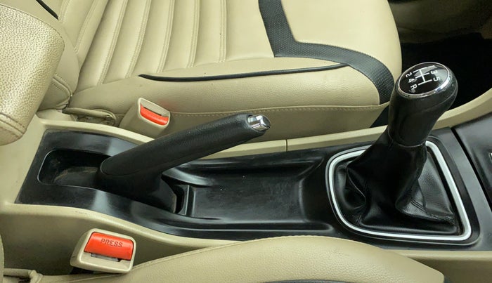 2017 Maruti Ciaz DELTA 1.3 DDIS SHVS, Diesel, Manual, 85,766 km, Gear Lever