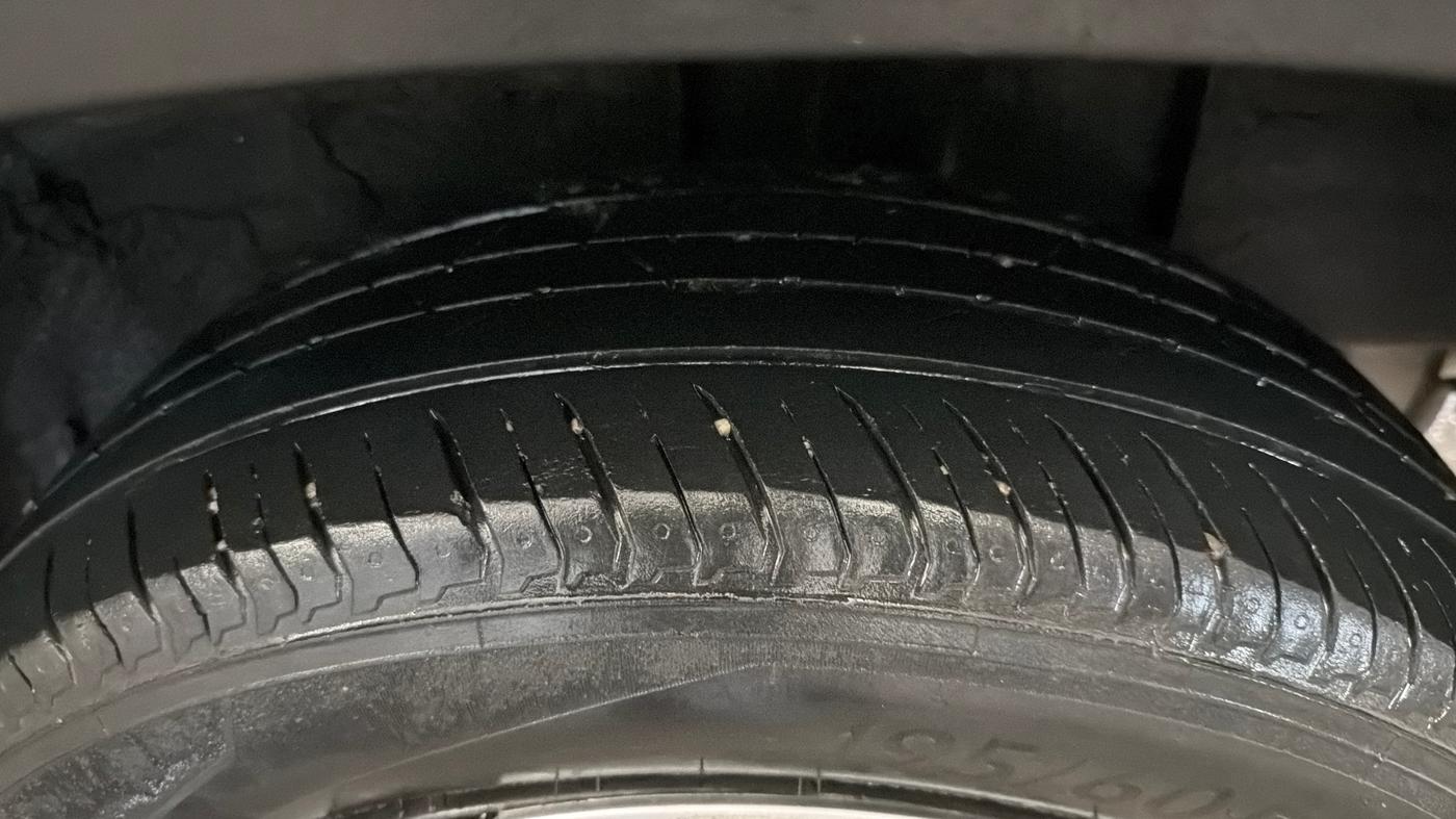2023 Nissan MAGNITE XL, Petrol, Manual, 66,694 km, Left Rear Tyre Tread