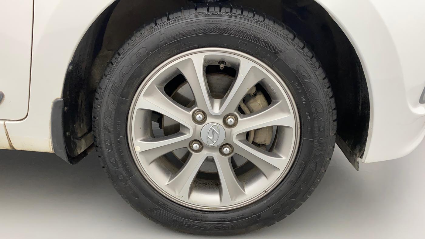 2016 Hyundai Grand i10 ASTA (O) AT 1.2 KAPPA VTVT, Petrol, Automatic, 59,715 km, Right Front Wheel