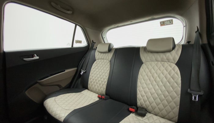2016 Hyundai Grand i10 ASTA (O) AT 1.2 KAPPA VTVT, Petrol, Automatic, 59,715 km, Right Side Rear Door Cabin