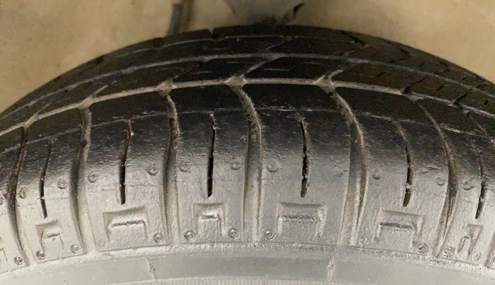 2017 Maruti Alto 800 LXI, Petrol, Manual, 24,157 km, Right Front Tyre Tread