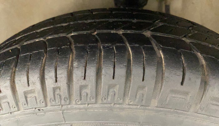 2017 Maruti Alto 800 LXI, Petrol, Manual, 24,157 km, Left Front Tyre Tread