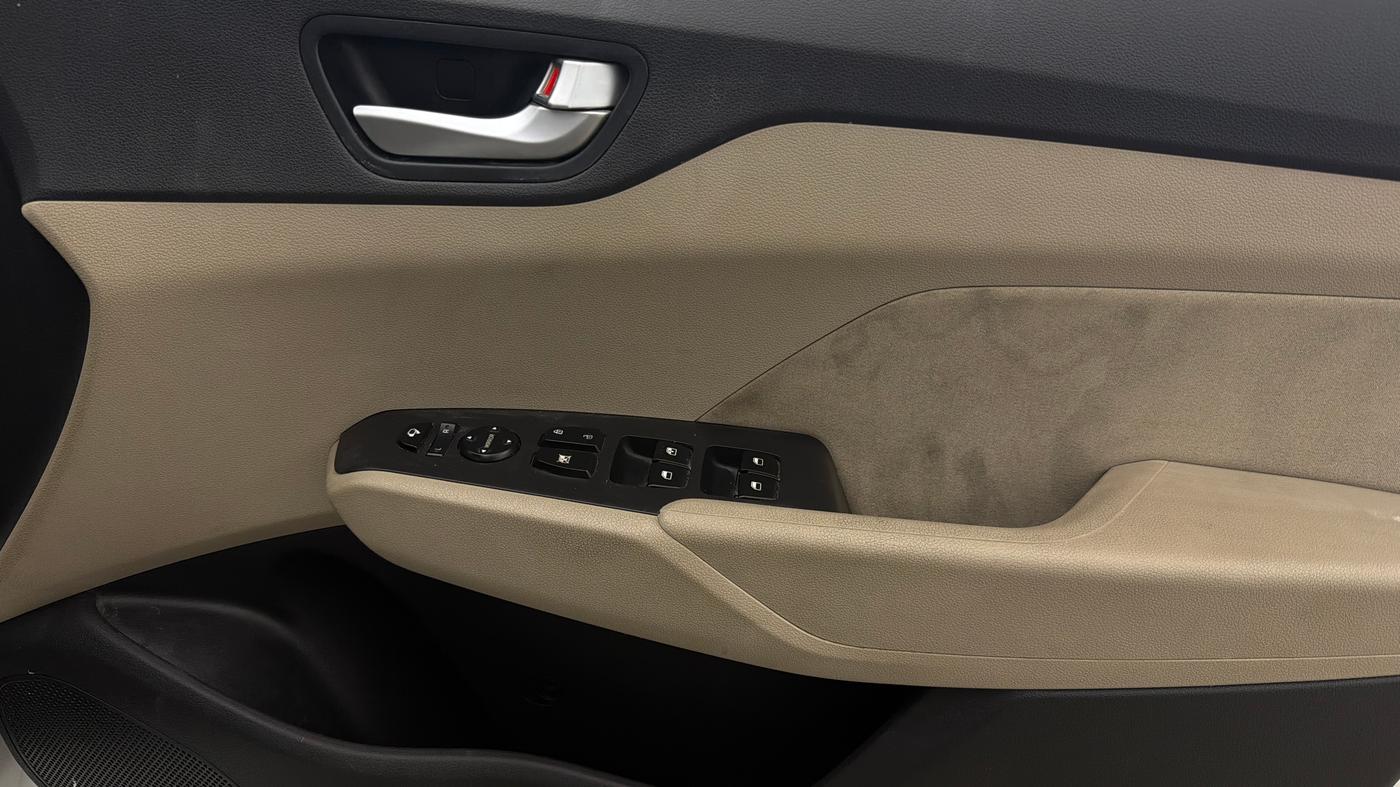 2019 Hyundai Verna 1.6 VTVT SX, Petrol, Manual, 91,225 km, Driver Side Door Panels Control