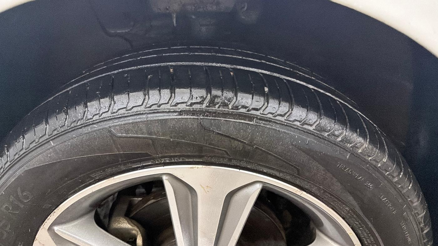 2019 Hyundai Verna 1.6 VTVT SX, Petrol, Manual, 91,225 km, Left Front Tyre Tread