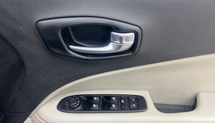 2018 Jeep Compass LIMITED 1.4 PETROL AT, Petrol, Automatic, 77,829 km, Driver Side Door Panels Control