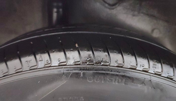 2016 Honda City 1.5L I-VTEC VX (O) MT, Petrol, Manual, 1,12,390 km, Right Rear Tyre Tread