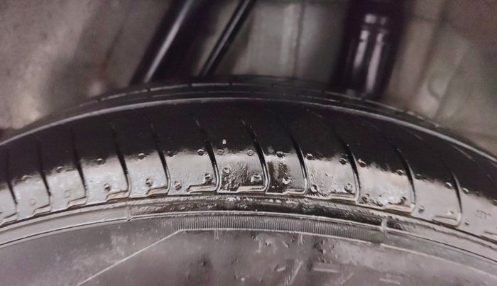 2016 Honda City 1.5L I-VTEC VX (O) MT, Petrol, Manual, 1,12,390 km, Left Rear Tyre Tread