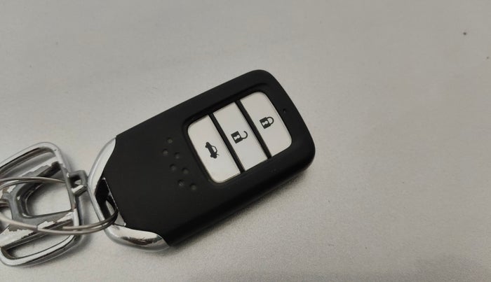 2016 Honda City 1.5L I-VTEC VX (O) MT, Petrol, Manual, 1,12,390 km, Key Close Up