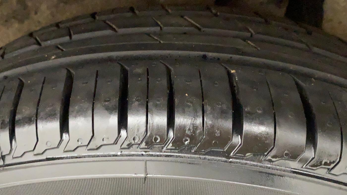 2017 Maruti Baleno DELTA PETROL 1.2, CNG, Manual, 1,01,522 km, Left Rear Tyre Tread