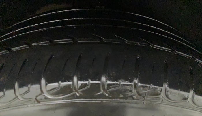 2015 Skoda Superb ELEGANCE 1.8 TSI AT, Petrol, Automatic, 81,945 km, Right Front Tyre Tread