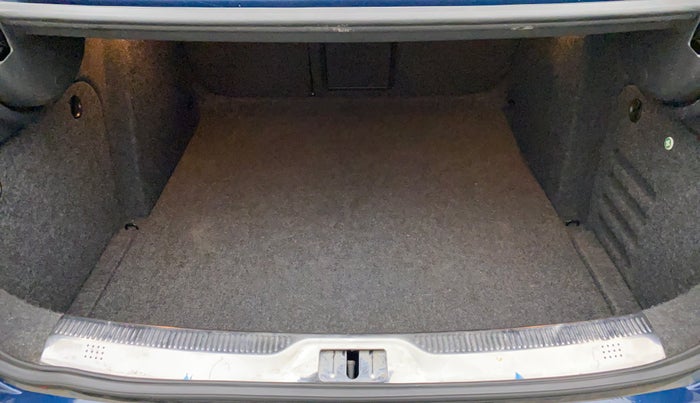 2015 Skoda Superb ELEGANCE 1.8 TSI AT, Petrol, Automatic, 81,945 km, Boot Inside