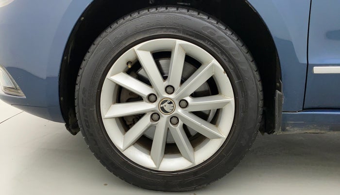 2015 Skoda Superb ELEGANCE 1.8 TSI AT, Petrol, Automatic, 81,945 km, Left Front Wheel