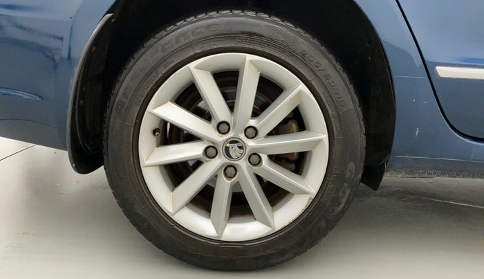 2015 Skoda Superb ELEGANCE 1.8 TSI AT, Petrol, Automatic, 81,945 km, Right Rear Wheel