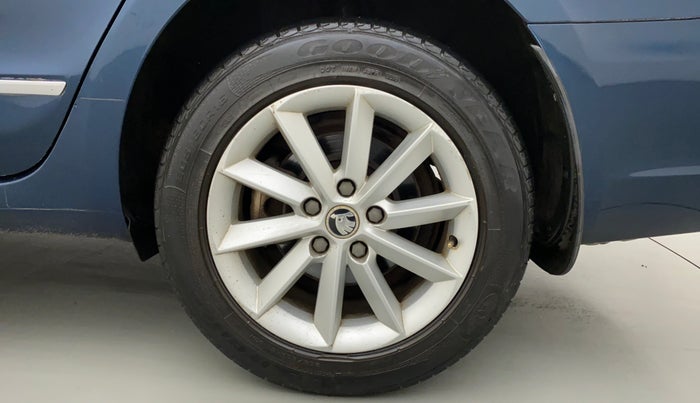 2015 Skoda Superb ELEGANCE 1.8 TSI AT, Petrol, Automatic, 81,945 km, Left Rear Wheel