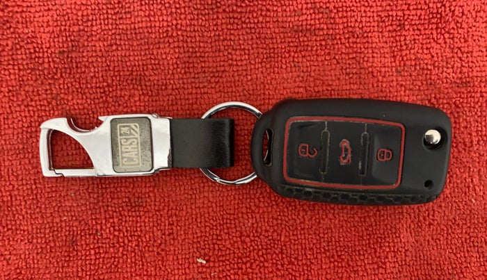 2015 Skoda Superb ELEGANCE 1.8 TSI AT, Petrol, Automatic, 81,945 km, Key Close Up