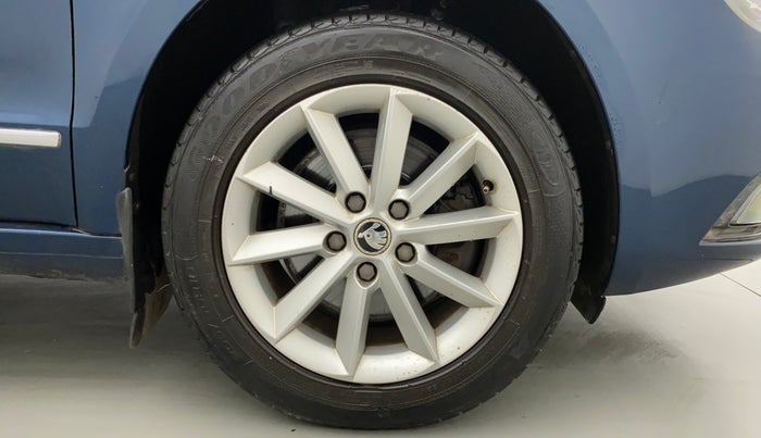 2015 Skoda Superb ELEGANCE 1.8 TSI AT, Petrol, Automatic, 81,945 km, Right Front Wheel