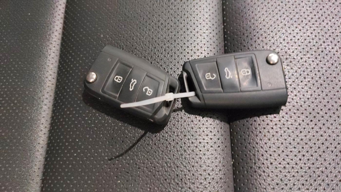 2023 Volkswagen TAIGUN TOPLINE 1.0 TSI MT, Petrol, Manual, 24,707 km, Key Close Up