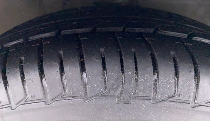 2013 Hyundai i10 MAGNA 1.2 KAPPA2, Petrol, Manual, 87,736 km, Right Front Tyre Tread
