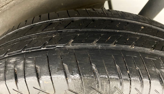 2014 Maruti Wagon R 1.0 VXI, Petrol, Manual, 47,124 km, Left Rear Tyre Tread
