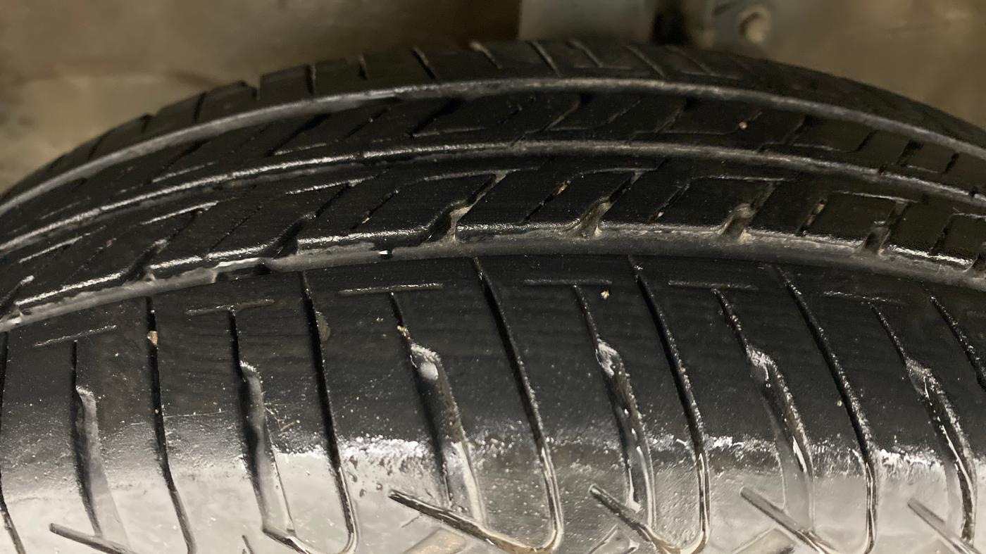 2014 Maruti Wagon R 1.0 VXI, Petrol, Manual, 47,124 km, Left Front Tyre Tread