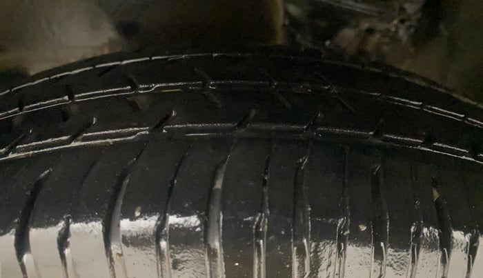 2015 Maruti Alto 800 LXI, Petrol, Manual, 88,606 km, Left Front Tyre Tread