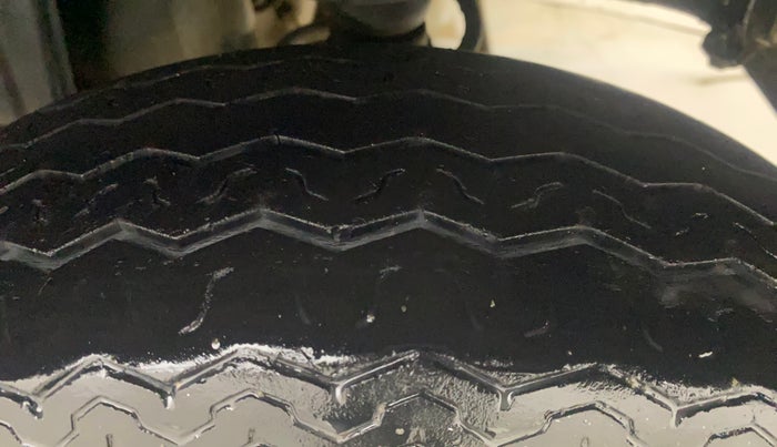 2015 Maruti Alto 800 LXI, Petrol, Manual, 88,606 km, Left Rear Tyre Tread