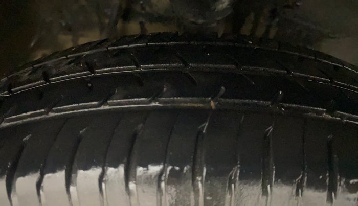 2015 Maruti Alto 800 LXI, Petrol, Manual, 88,606 km, Right Front Tyre Tread