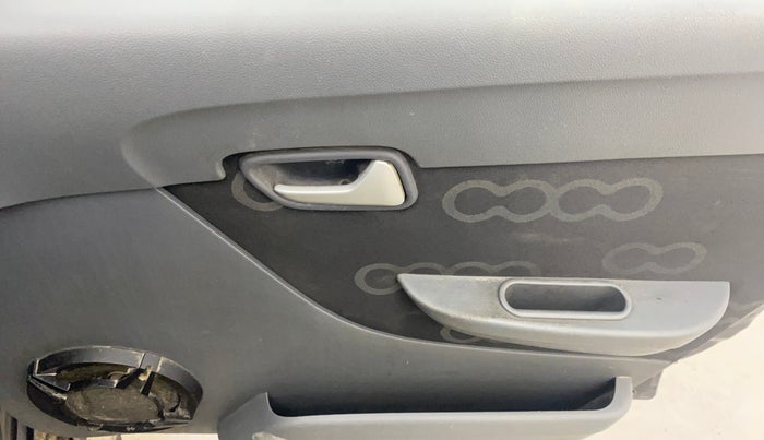 2015 Maruti Alto 800 LXI, Petrol, Manual, 88,606 km, Driver Side Door Panels Control
