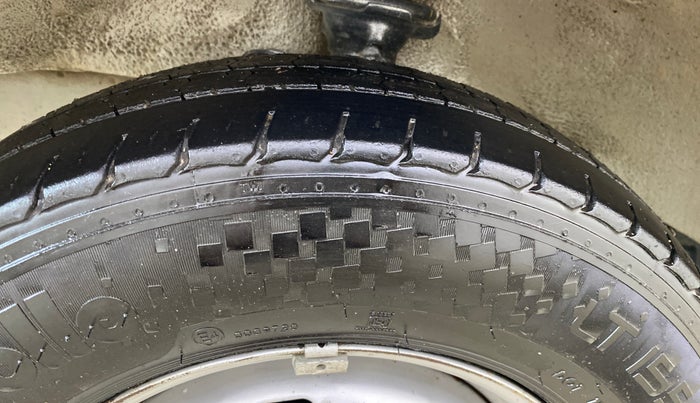 2020 Maruti Eeco 5 STR WITH A/C+HTR CNG, CNG, Manual, 1,28,645 km, Left Front Tyre Tread