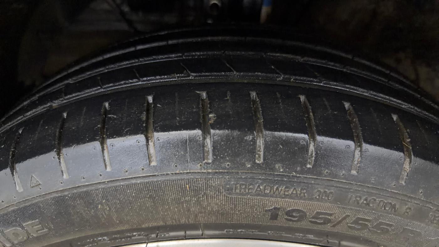 2023 Maruti Baleno ALPHA 1.2 AGS, Petrol, Automatic, 49,492 km, Left Front Tyre Tread