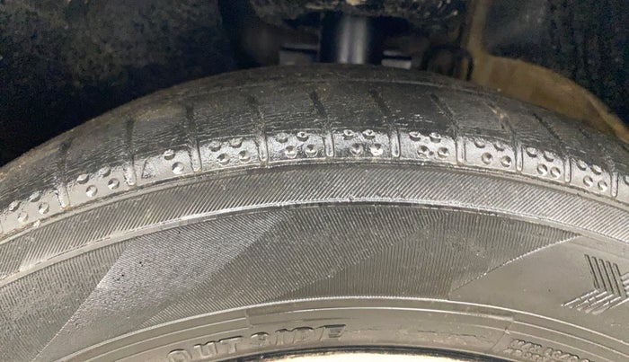 2016 Volkswagen Ameo HIGHLINE1.2L, Petrol, Manual, 78,203 km, Left Front Tyre Tread